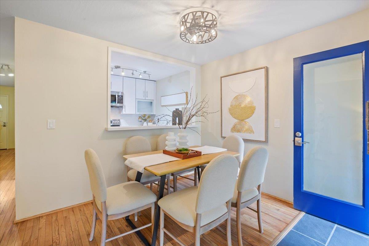 Detail Gallery Image 6 of 26 For 1983 San Luis Ave #33,  Mountain View,  CA 94043 - 2 Beds | 2/1 Baths