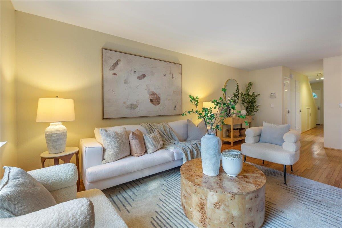 Detail Gallery Image 9 of 26 For 1983 San Luis Ave #33,  Mountain View,  CA 94043 - 2 Beds | 2/1 Baths