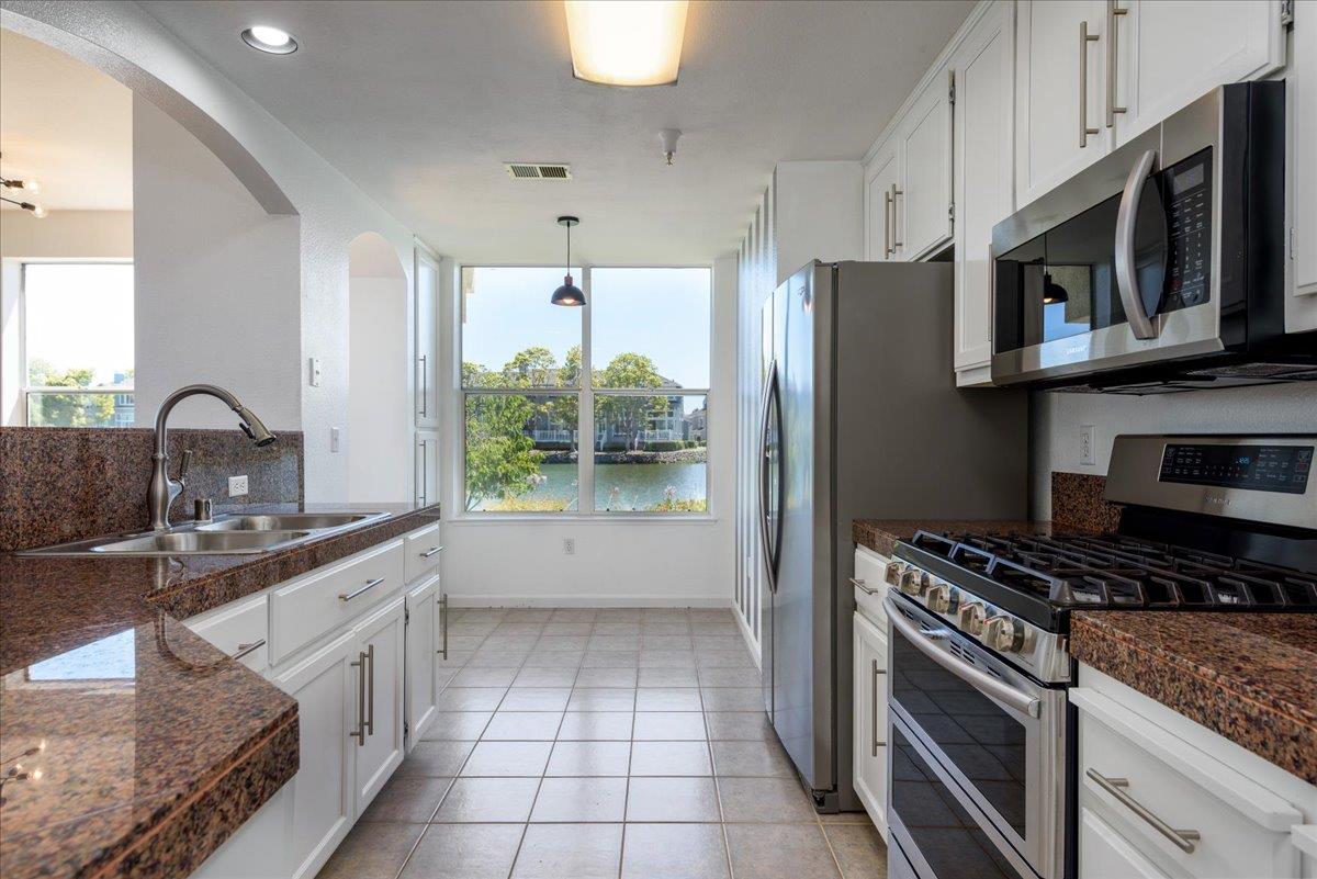 Detail Gallery Image 10 of 24 For 1000 Davit Ln #106,  Redwood City,  CA 94065 - 2 Beds | 2 Baths