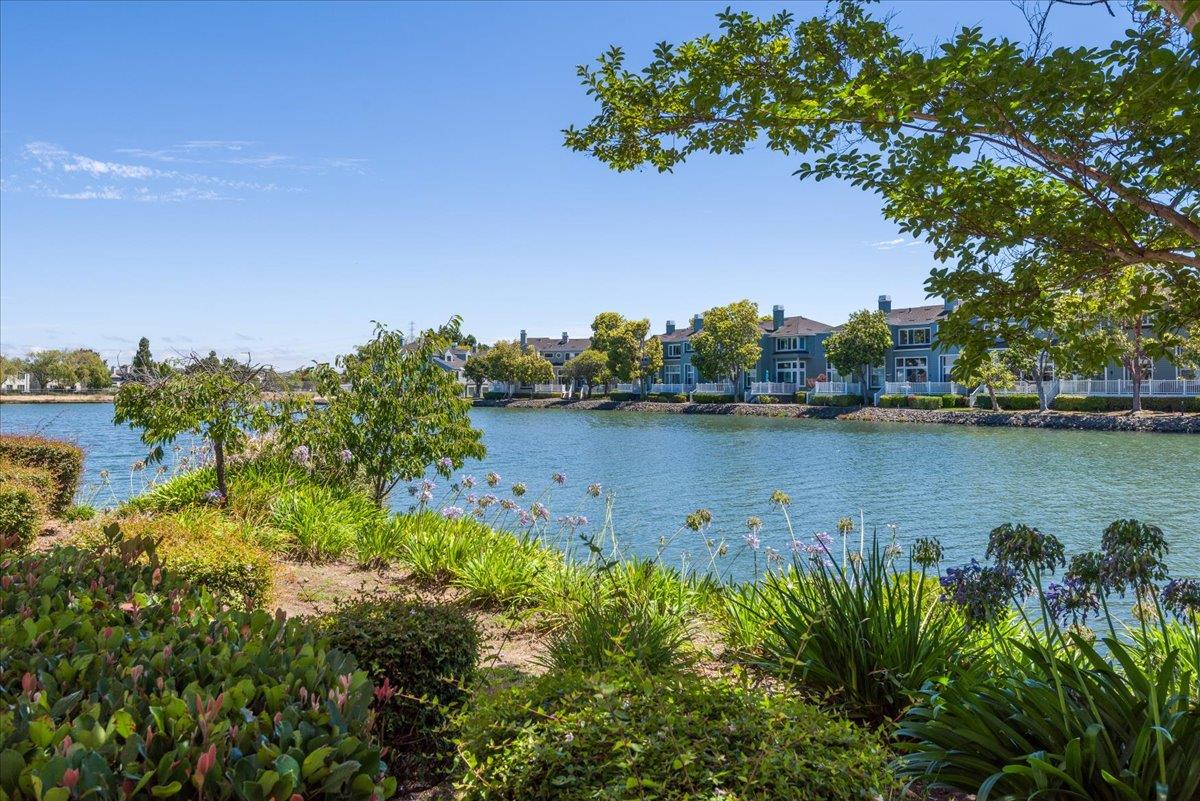 Detail Gallery Image 3 of 24 For 1000 Davit Ln #106,  Redwood City,  CA 94065 - 2 Beds | 2 Baths