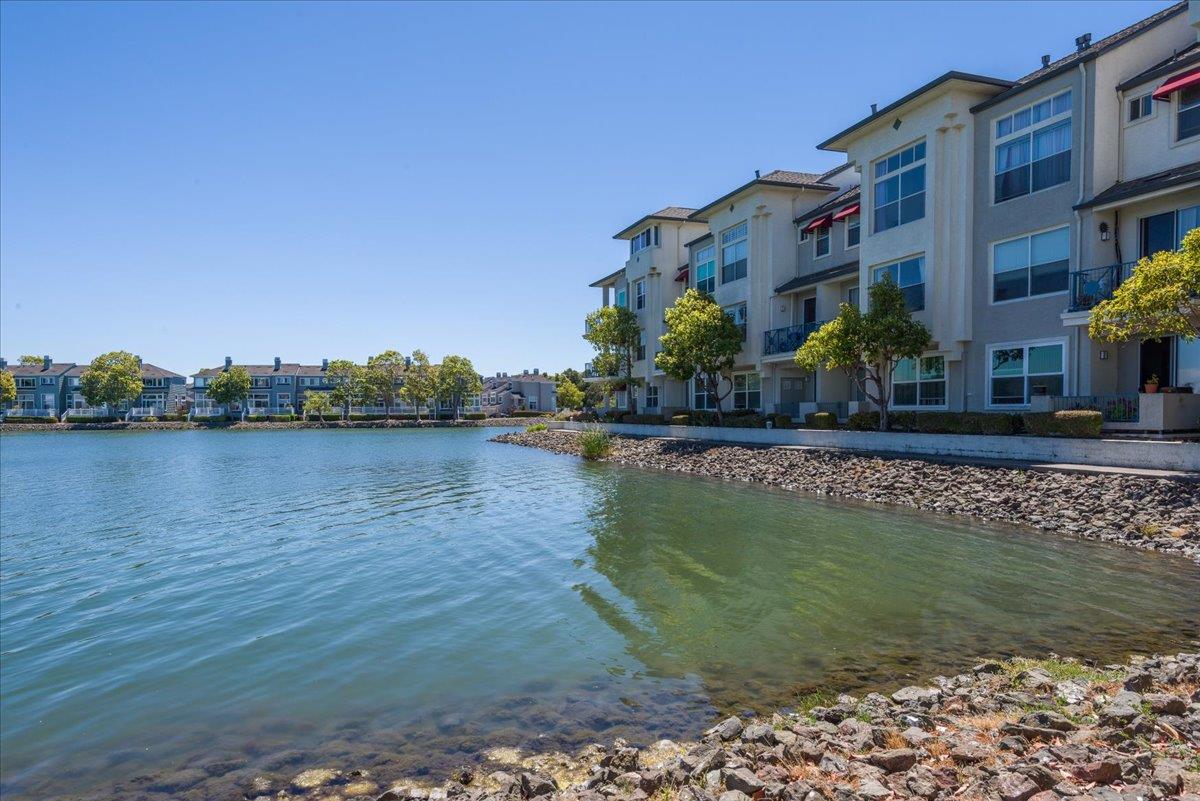 Detail Gallery Image 4 of 24 For 1000 Davit Ln #106,  Redwood City,  CA 94065 - 2 Beds | 2 Baths