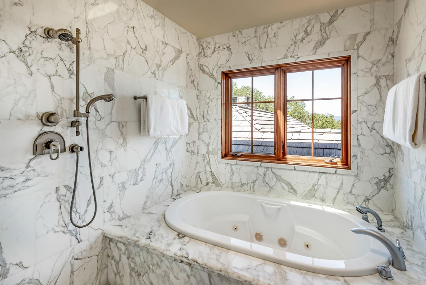 Detail Gallery Image 23 of 59 For 1 Redberry Rdg, Portola Valley,  CA 94028 - 5 Beds | 6/2 Baths