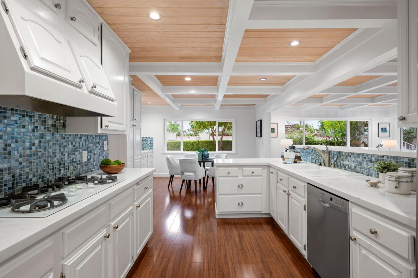 Detail Gallery Image 17 of 55 For 1511 La Mesa Dr, Burlingame,  CA 94010 - 5 Beds | 3 Baths