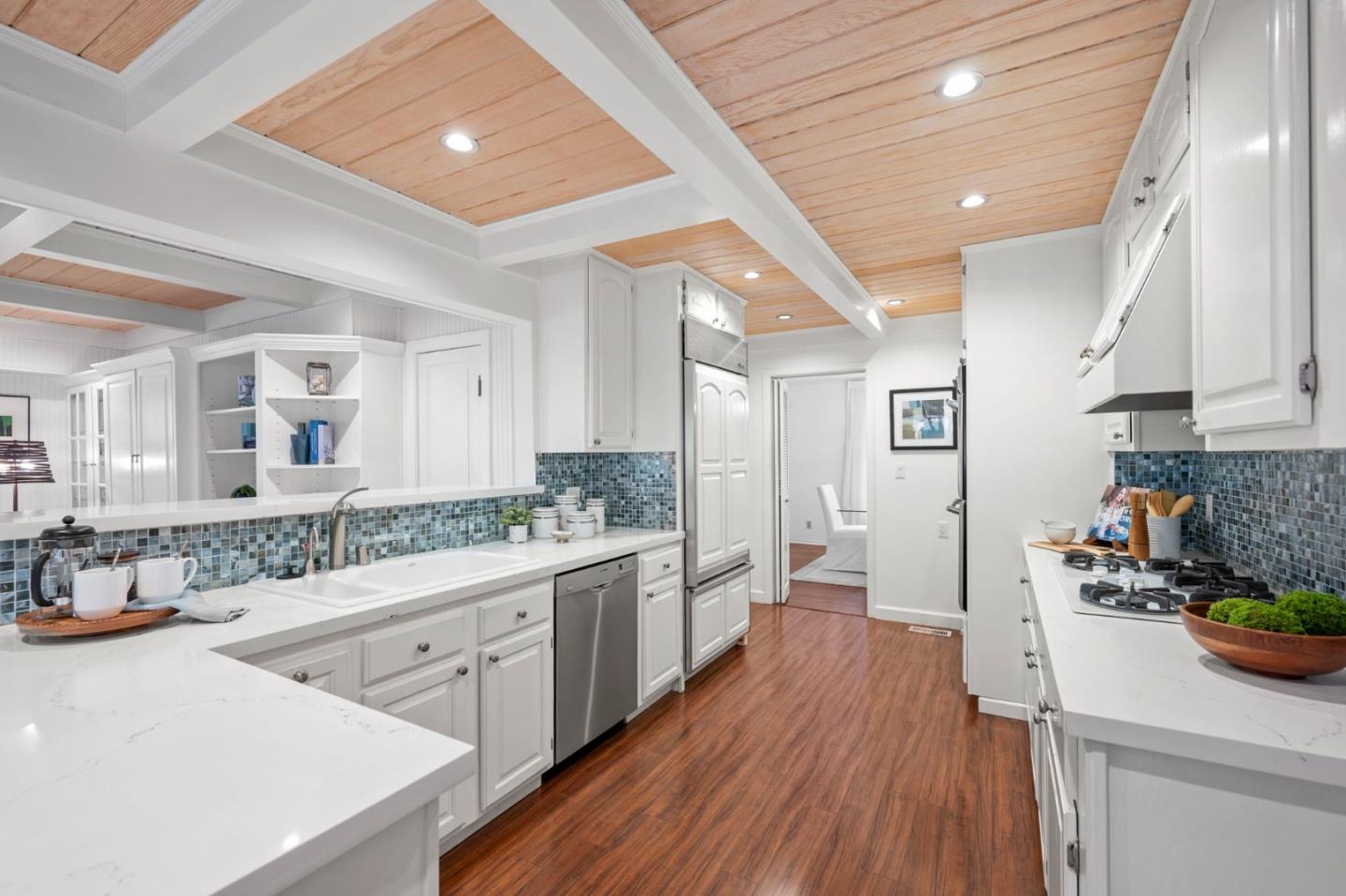 Detail Gallery Image 18 of 55 For 1511 La Mesa Dr, Burlingame,  CA 94010 - 5 Beds | 3 Baths