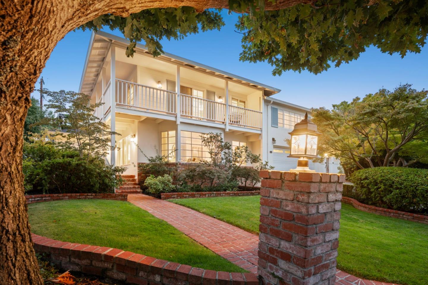 Detail Gallery Image 3 of 55 For 1511 La Mesa Dr, Burlingame,  CA 94010 - 5 Beds | 3 Baths