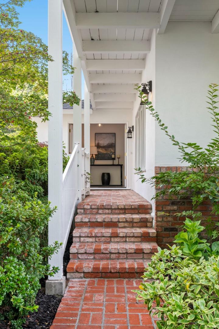 Detail Gallery Image 6 of 55 For 1511 La Mesa Dr, Burlingame,  CA 94010 - 5 Beds | 3 Baths