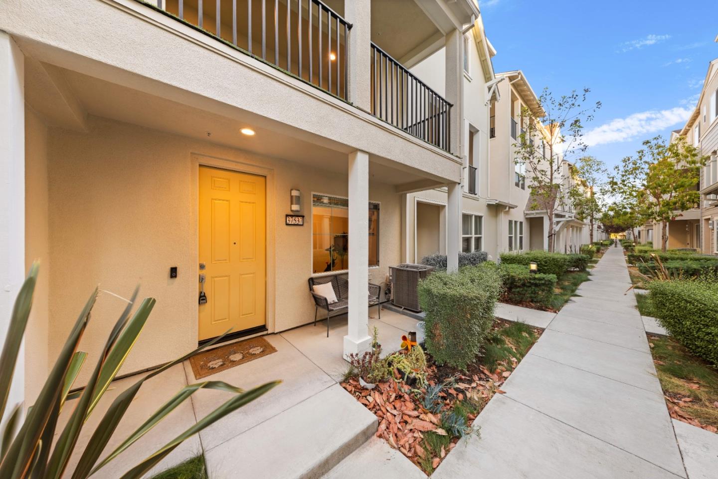 Detail Gallery Image 4 of 42 For 37537 Estuary St, Newark,  CA 94560 - 3 Beds | 3 Baths