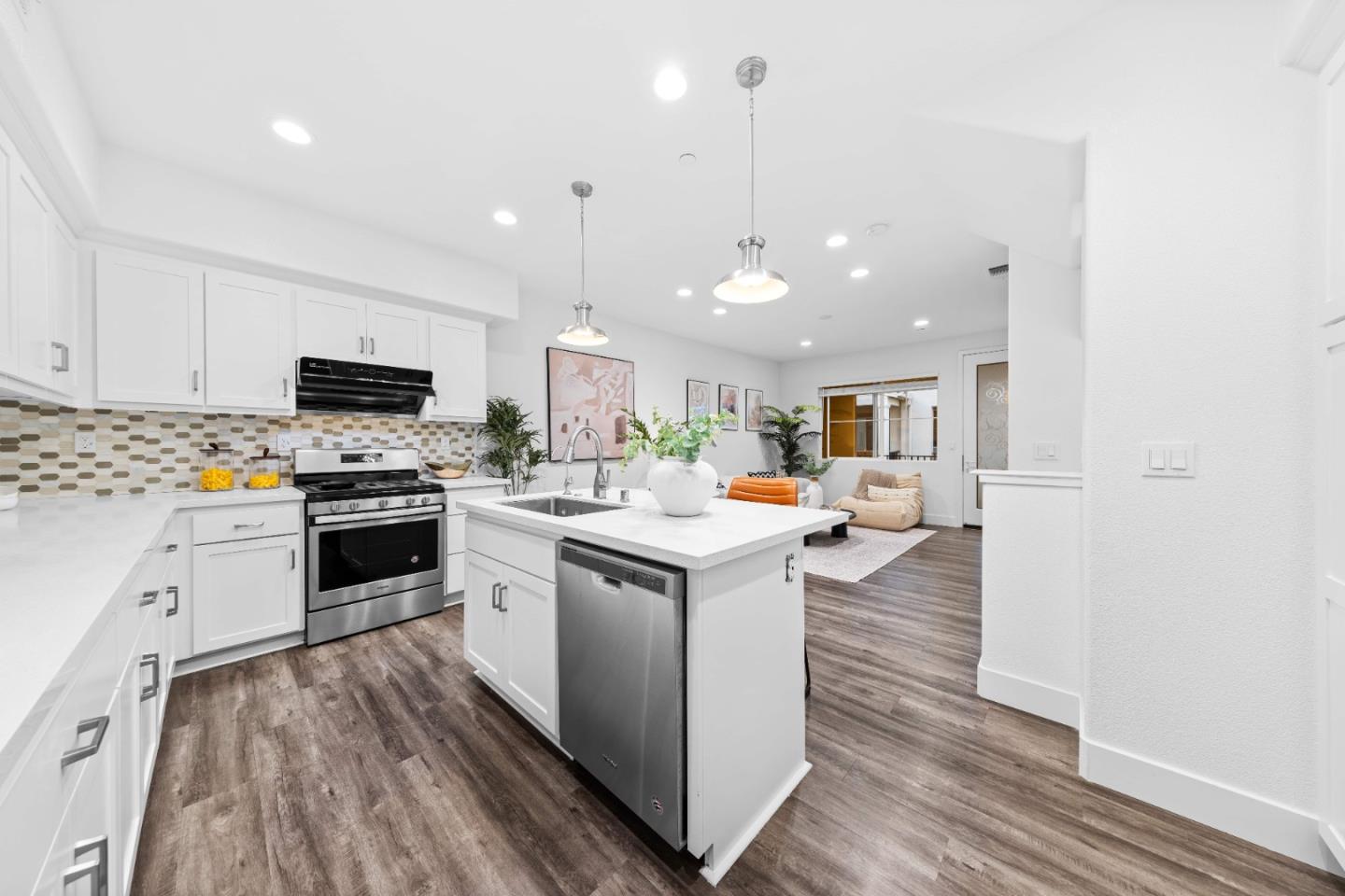Detail Gallery Image 9 of 42 For 37537 Estuary St, Newark,  CA 94560 - 3 Beds | 3 Baths