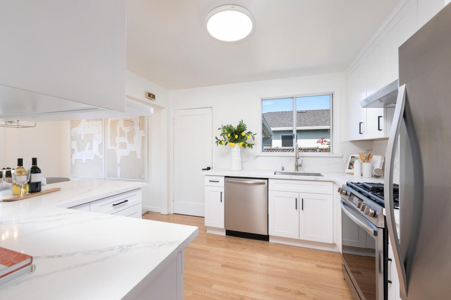 Detail Gallery Image 11 of 25 For 406 Poinsettia Ave, San Mateo,  CA 94403 - 3 Beds | 1 Baths