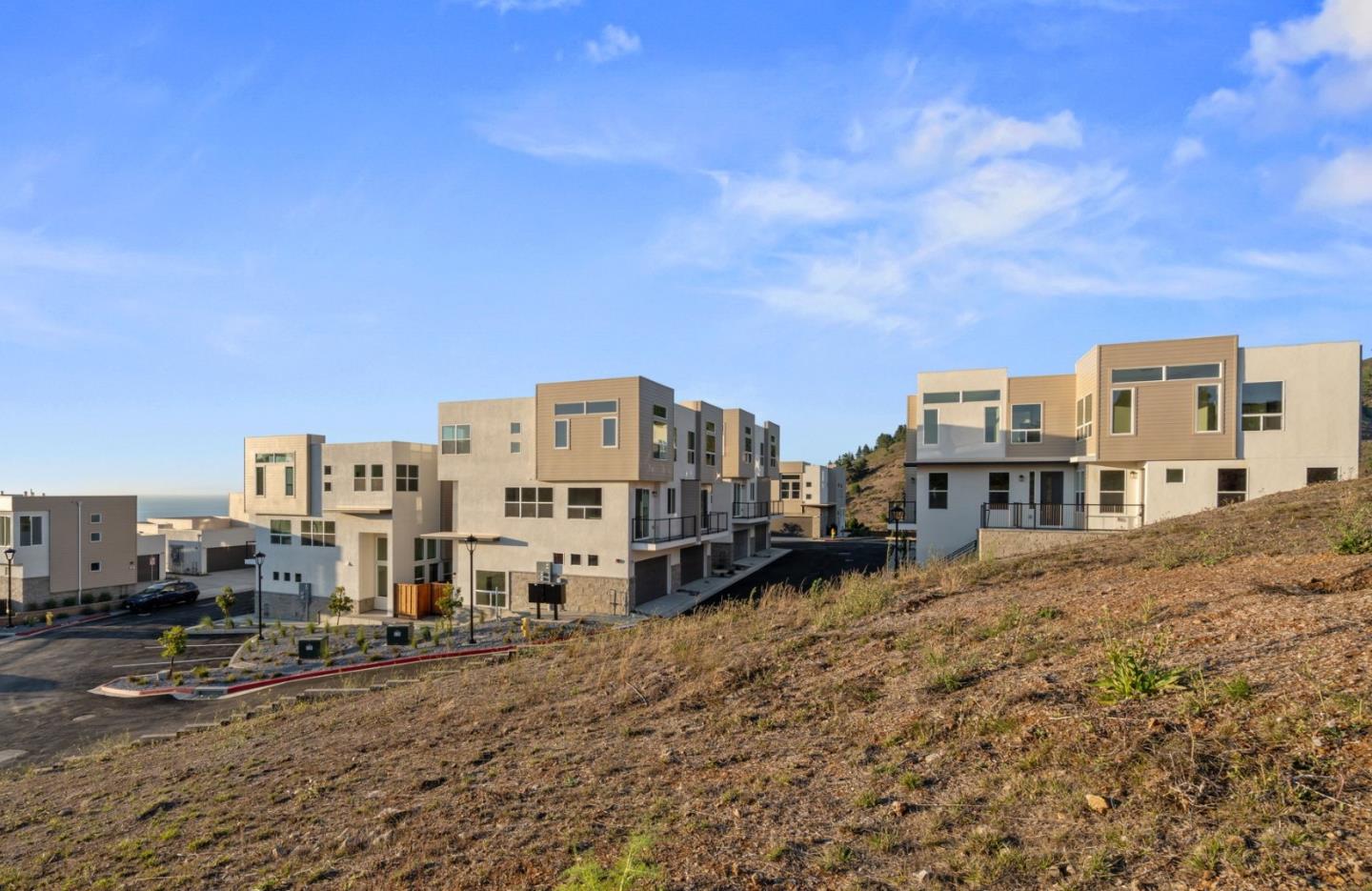 Detail Gallery Image 6 of 58 For 807 Fassler Ave, Pacifica,  CA 94044 - 3 Beds | 2/1 Baths