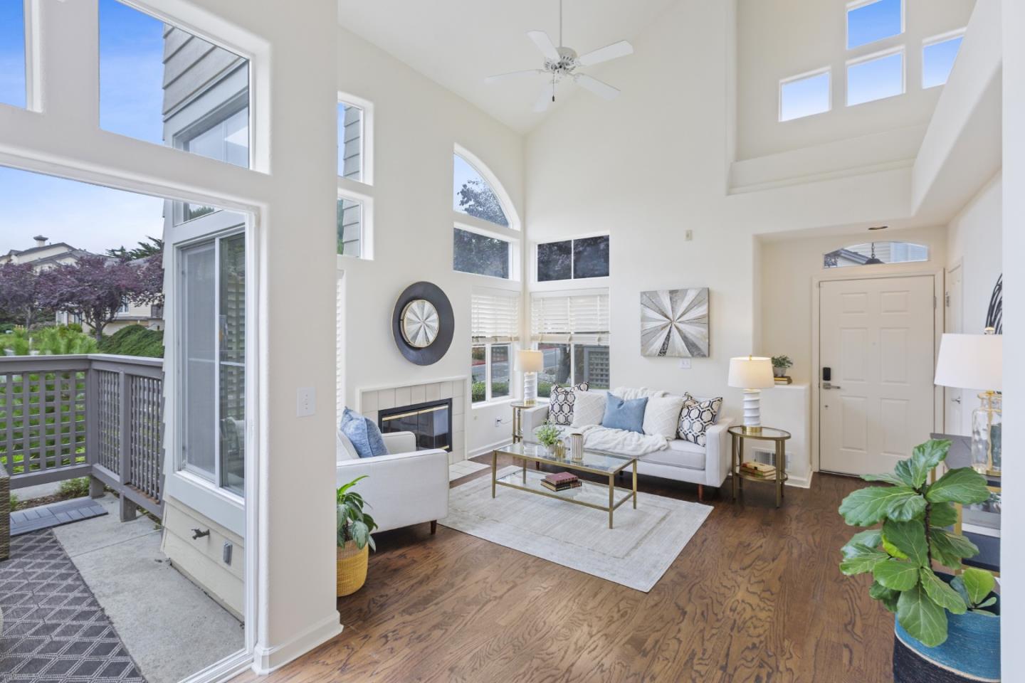 Detail Gallery Image 10 of 26 For 1 Erin Ln, Half Moon Bay,  CA 94019 - 3 Beds | 2/1 Baths