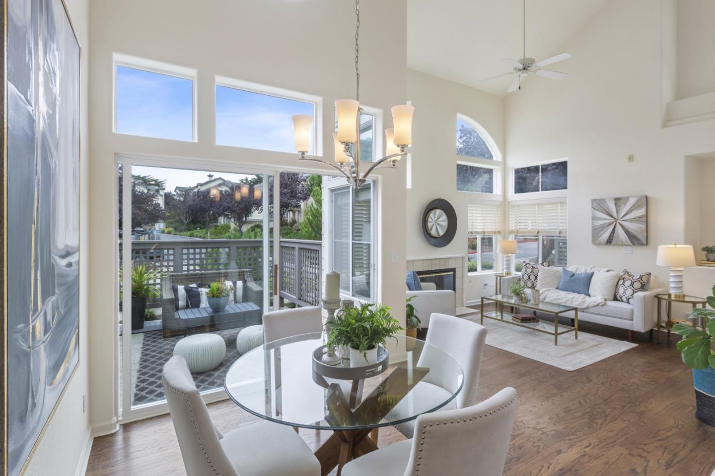 Detail Gallery Image 12 of 26 For 1 Erin Ln, Half Moon Bay,  CA 94019 - 3 Beds | 2/1 Baths