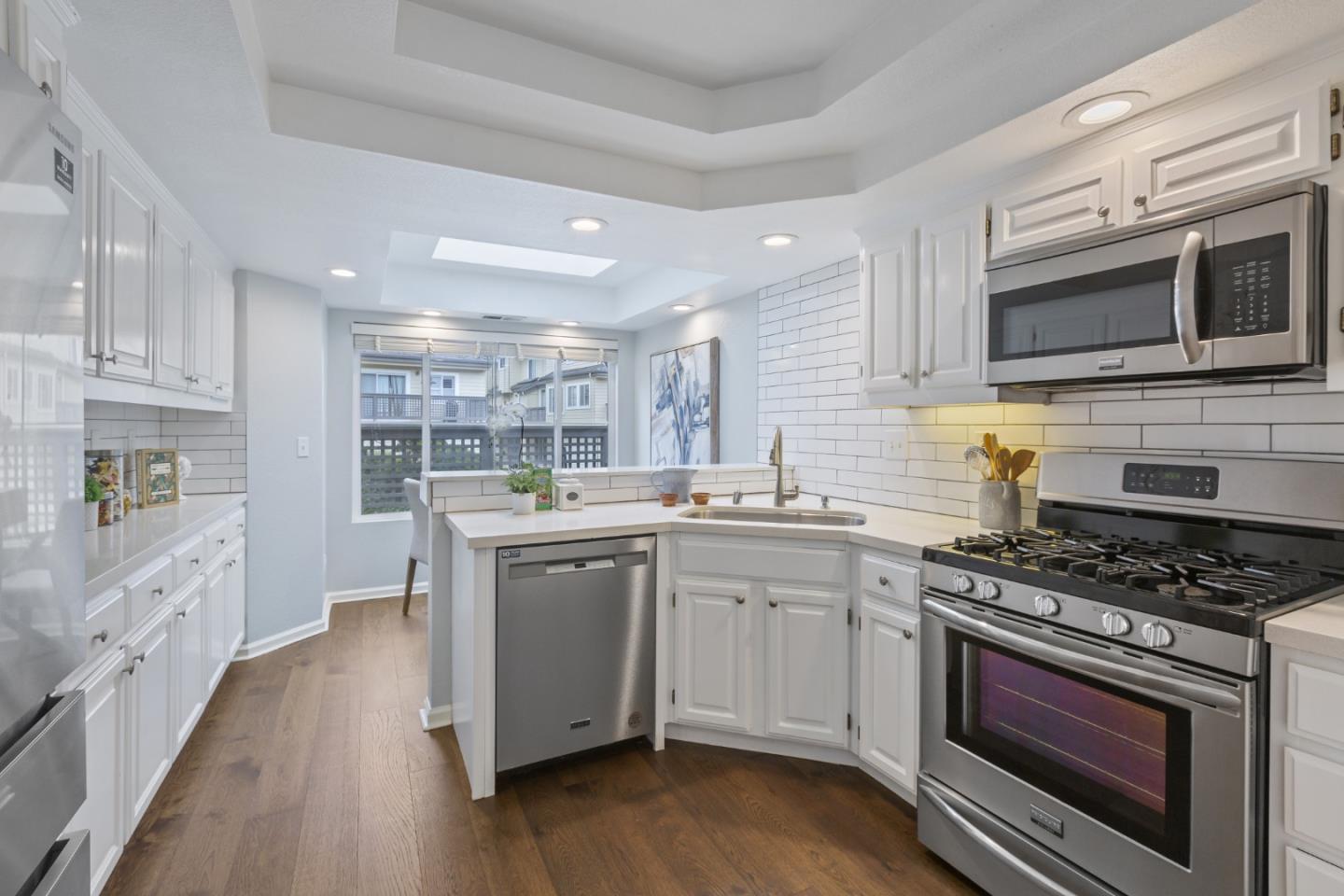 Detail Gallery Image 13 of 26 For 1 Erin Ln, Half Moon Bay,  CA 94019 - 3 Beds | 2/1 Baths