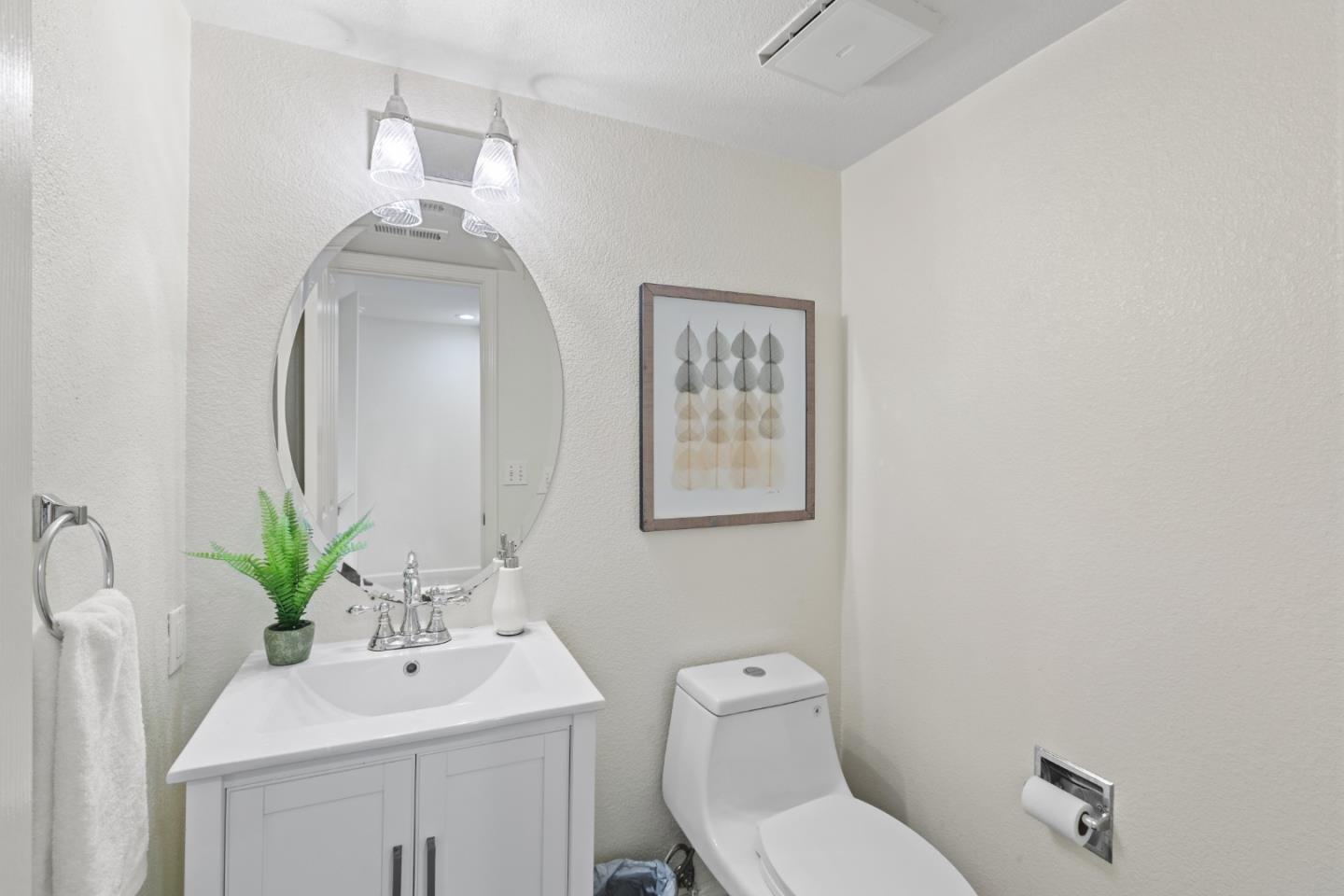 Detail Gallery Image 17 of 26 For 1 Erin Ln, Half Moon Bay,  CA 94019 - 3 Beds | 2/1 Baths