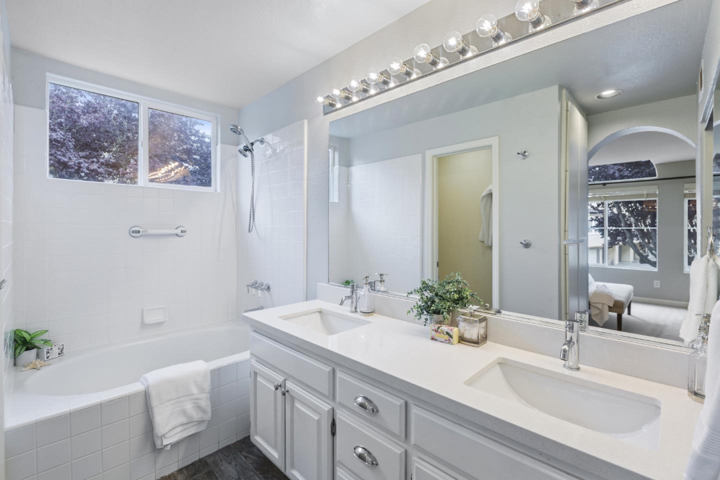 Detail Gallery Image 20 of 26 For 1 Erin Ln, Half Moon Bay,  CA 94019 - 3 Beds | 2/1 Baths