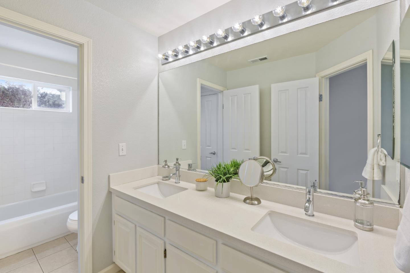 Detail Gallery Image 23 of 26 For 1 Erin Ln, Half Moon Bay,  CA 94019 - 3 Beds | 2/1 Baths