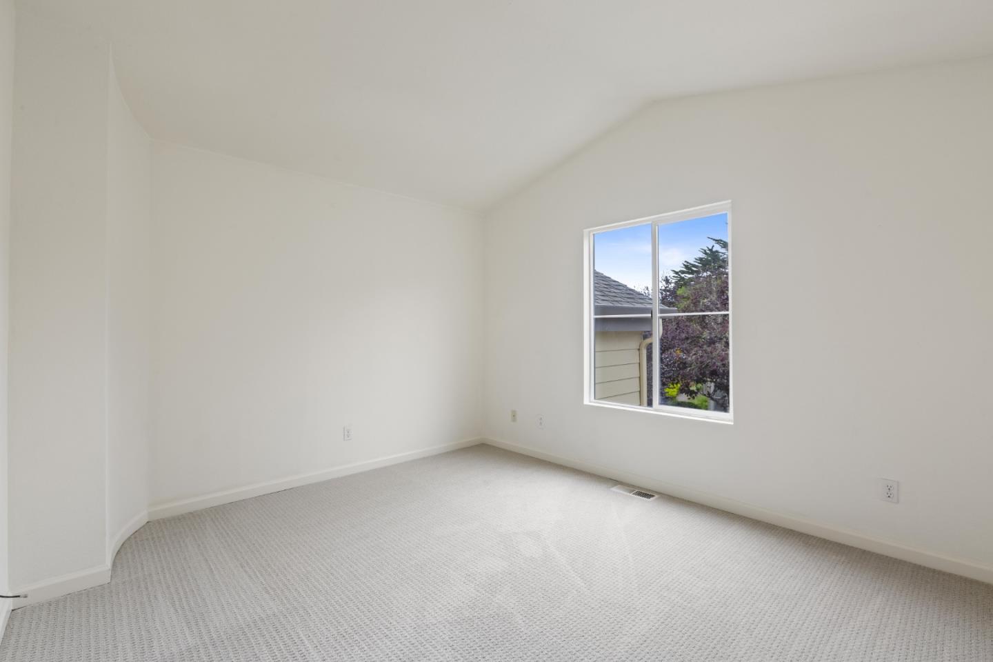 Detail Gallery Image 24 of 26 For 1 Erin Ln, Half Moon Bay,  CA 94019 - 3 Beds | 2/1 Baths