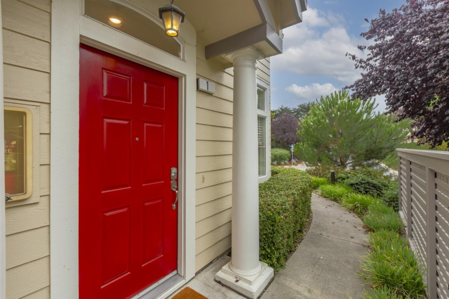 Detail Gallery Image 3 of 26 For 1 Erin Ln, Half Moon Bay,  CA 94019 - 3 Beds | 2/1 Baths