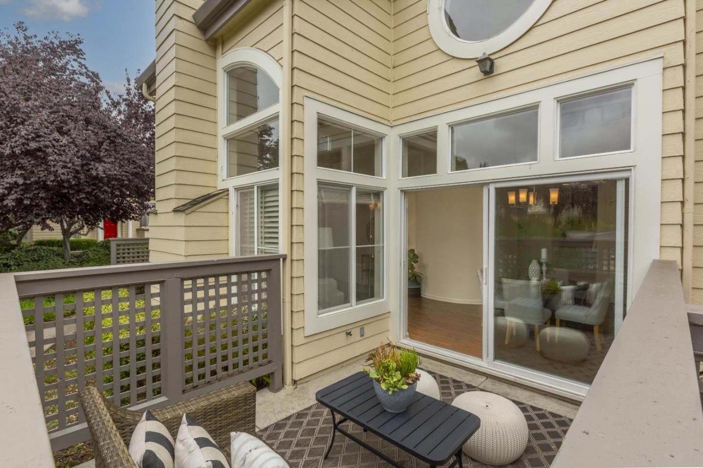 Detail Gallery Image 5 of 26 For 1 Erin Ln, Half Moon Bay,  CA 94019 - 3 Beds | 2/1 Baths