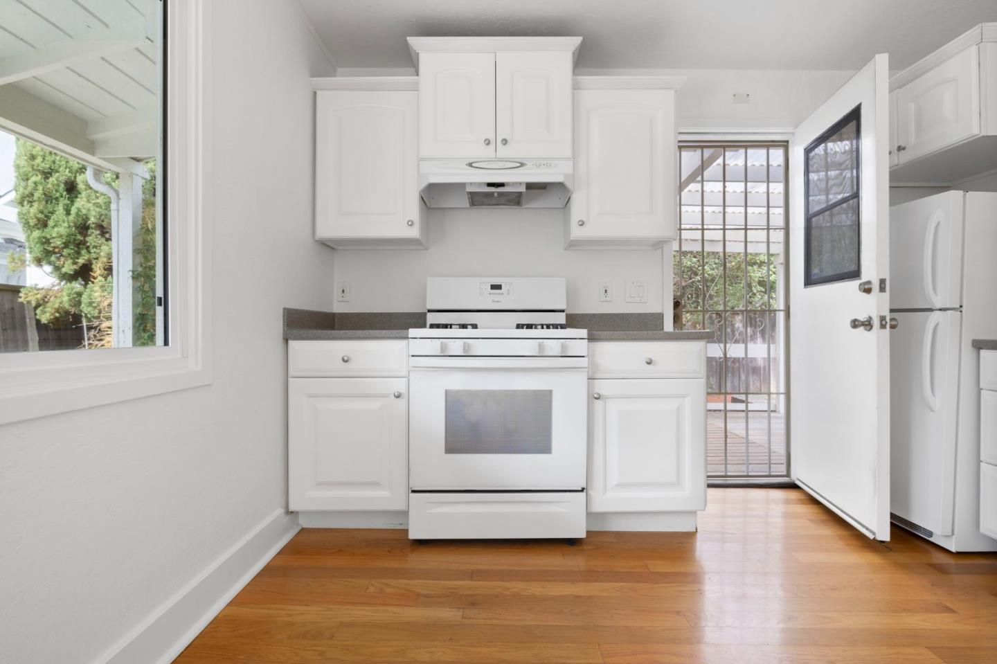 Detail Gallery Image 11 of 56 For 2160 Oakley Ave, Menlo Park,  CA 94025 - 2 Beds | 1 Baths