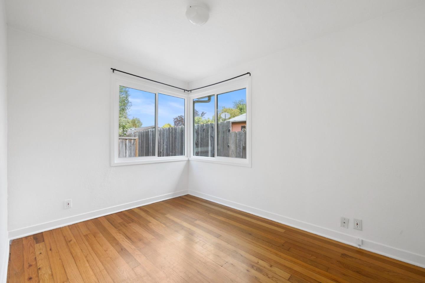 Detail Gallery Image 15 of 56 For 2160 Oakley Ave, Menlo Park,  CA 94025 - 2 Beds | 1 Baths