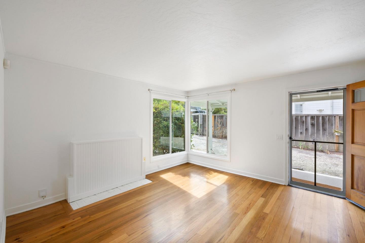 Detail Gallery Image 8 of 56 For 2160 Oakley Ave, Menlo Park,  CA 94025 - 2 Beds | 1 Baths
