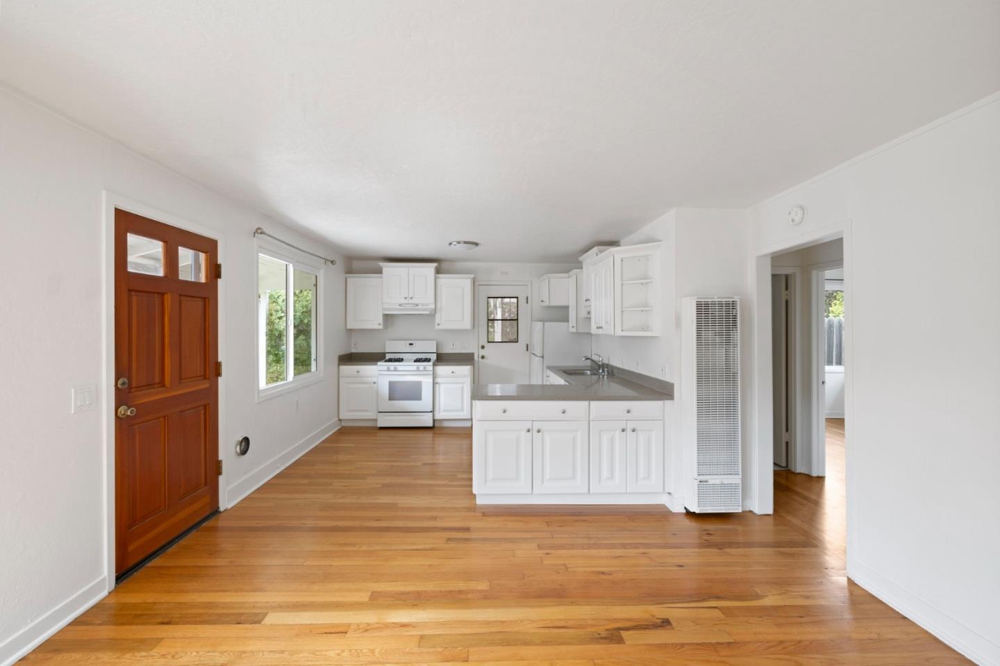 Detail Gallery Image 9 of 56 For 2160 Oakley Ave, Menlo Park,  CA 94025 - 2 Beds | 1 Baths