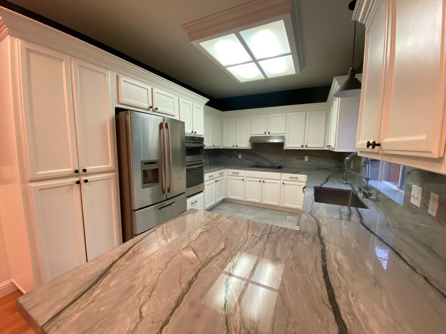 Detail Gallery Image 4 of 10 For 15600 La Jolla Dr, Morgan Hill,  CA 95037 - 3 Beds | 2/1 Baths