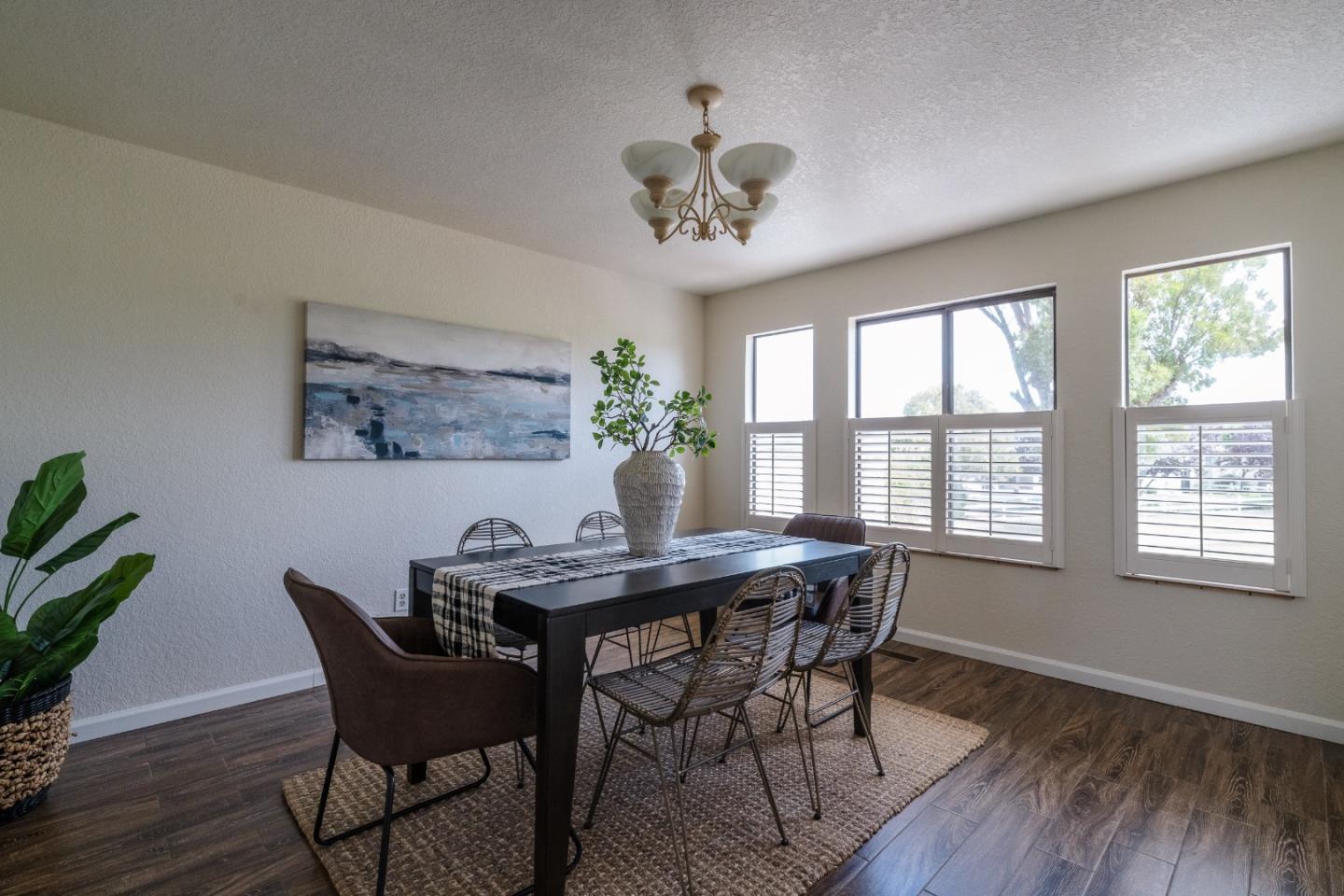 Detail Gallery Image 11 of 42 For 664 Duffin Dr, Hollister,  CA 95023 - 2 Beds | 2/1 Baths