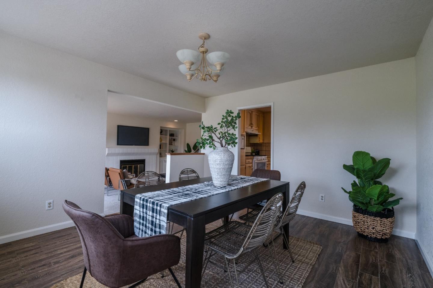 Detail Gallery Image 13 of 42 For 664 Duffin Dr, Hollister,  CA 95023 - 2 Beds | 2/1 Baths
