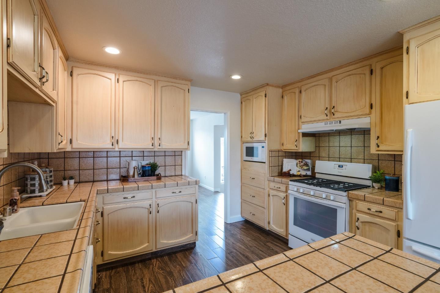 Detail Gallery Image 16 of 42 For 664 Duffin Dr, Hollister,  CA 95023 - 2 Beds | 2/1 Baths