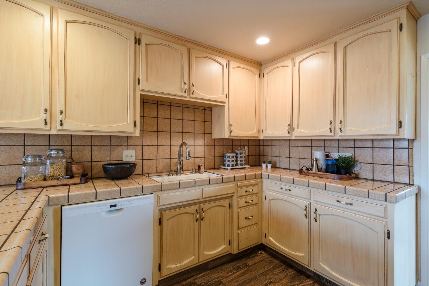 Detail Gallery Image 17 of 42 For 664 Duffin Dr, Hollister,  CA 95023 - 2 Beds | 2/1 Baths