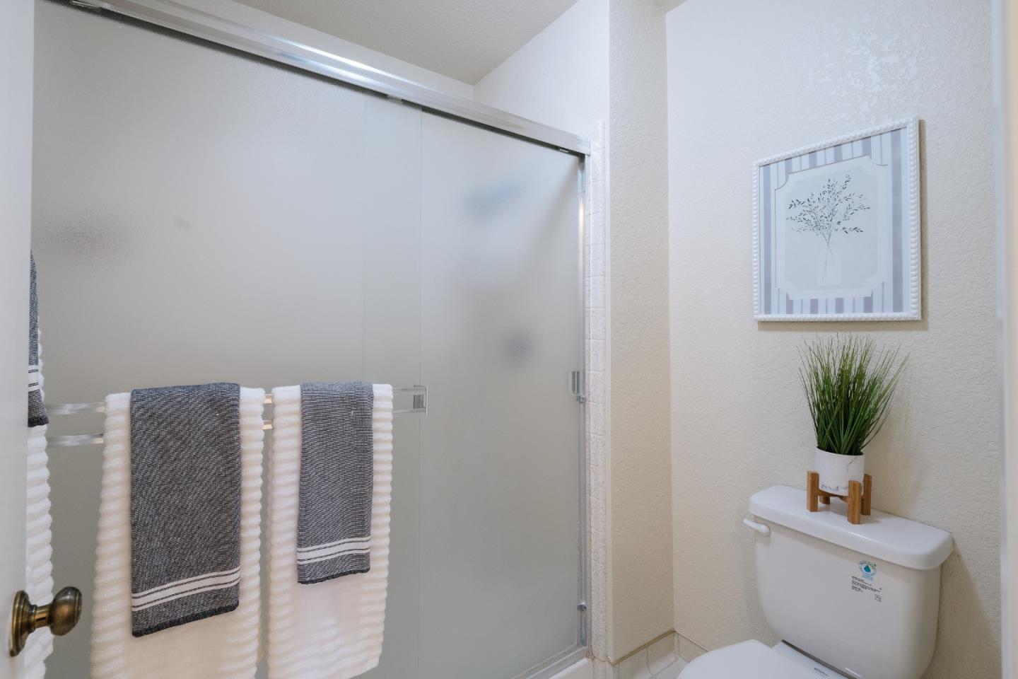 Detail Gallery Image 27 of 42 For 664 Duffin Dr, Hollister,  CA 95023 - 2 Beds | 2/1 Baths