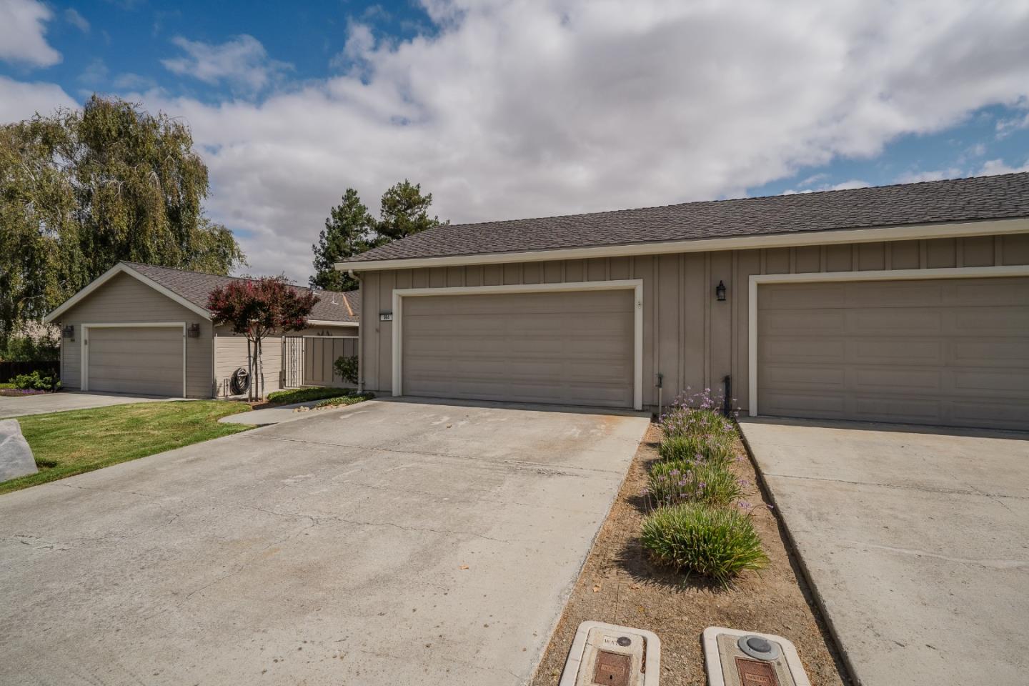 Detail Gallery Image 3 of 42 For 664 Duffin Dr, Hollister,  CA 95023 - 2 Beds | 2/1 Baths