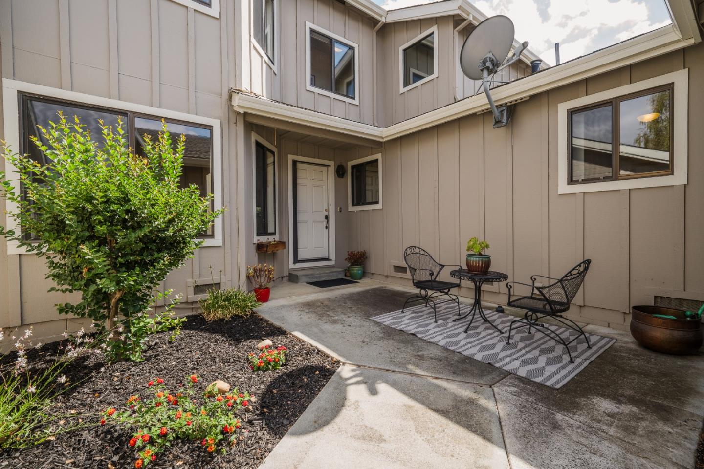 Detail Gallery Image 5 of 42 For 664 Duffin Dr, Hollister,  CA 95023 - 2 Beds | 2/1 Baths