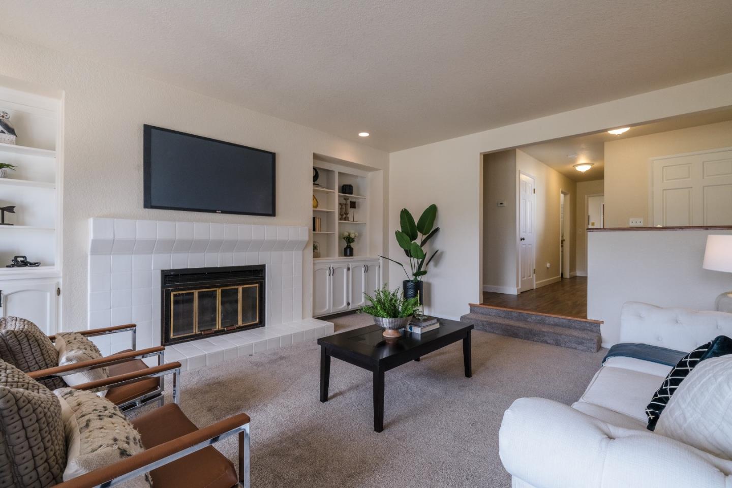 Detail Gallery Image 8 of 42 For 664 Duffin Dr, Hollister,  CA 95023 - 2 Beds | 2/1 Baths