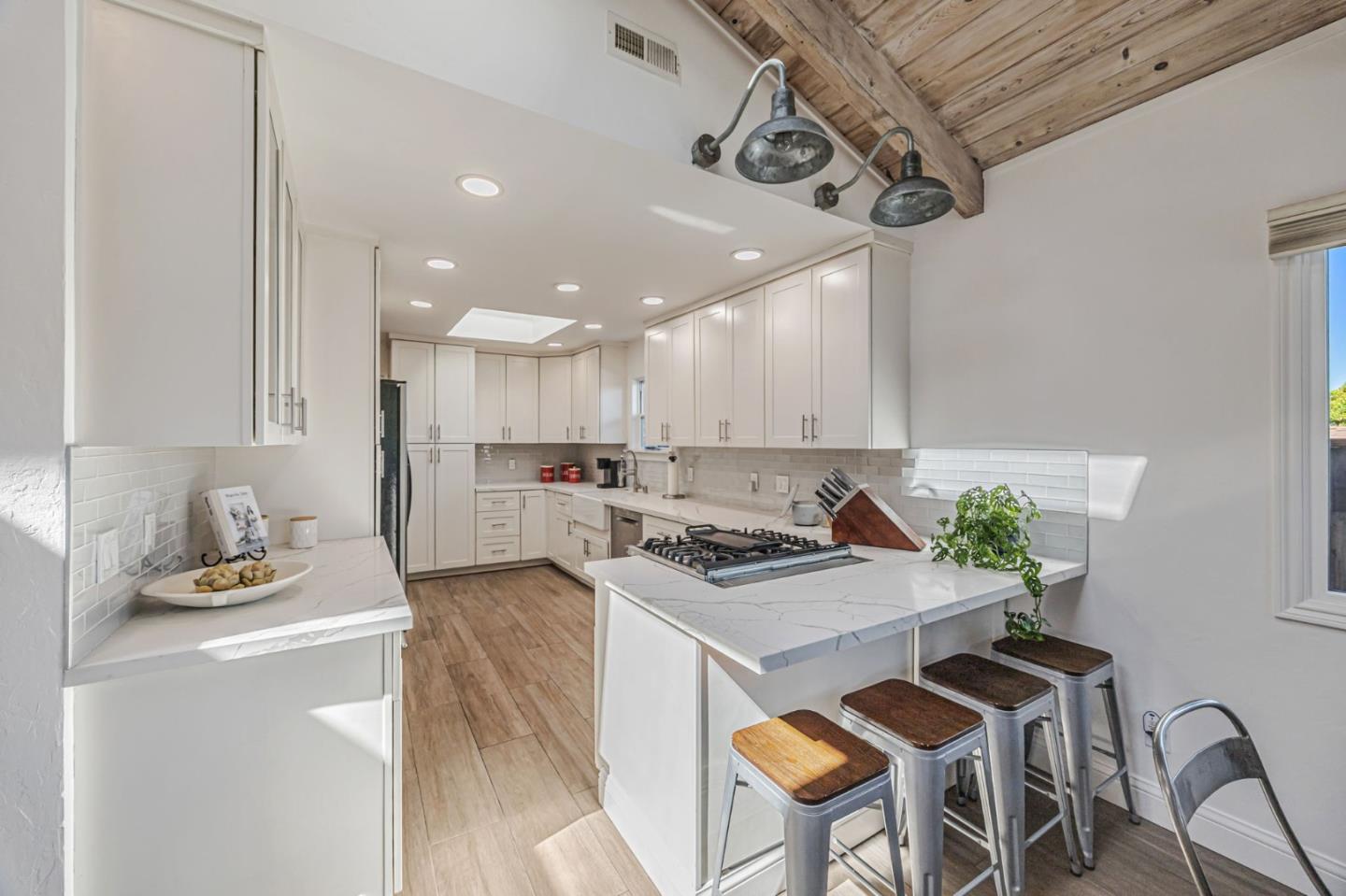 Detail Gallery Image 12 of 45 For 715 31st Ave, San Mateo,  CA 94403 - 3 Beds | 2 Baths