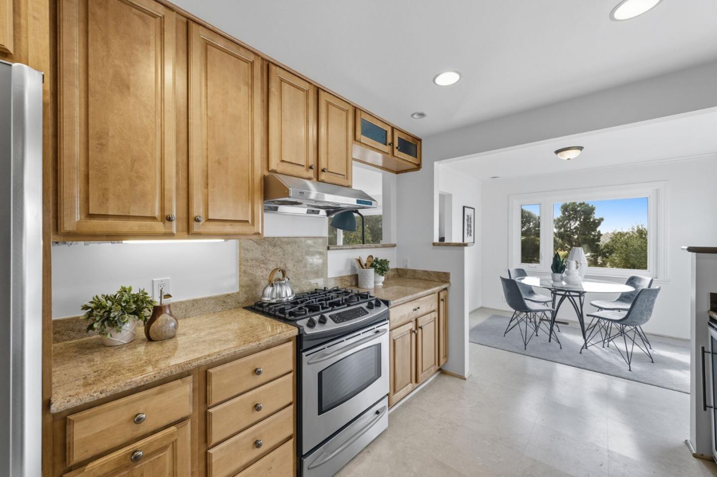 Detail Gallery Image 11 of 25 For 46 Arch Ln, San Carlos,  CA 94070 - 3 Beds | 2/1 Baths