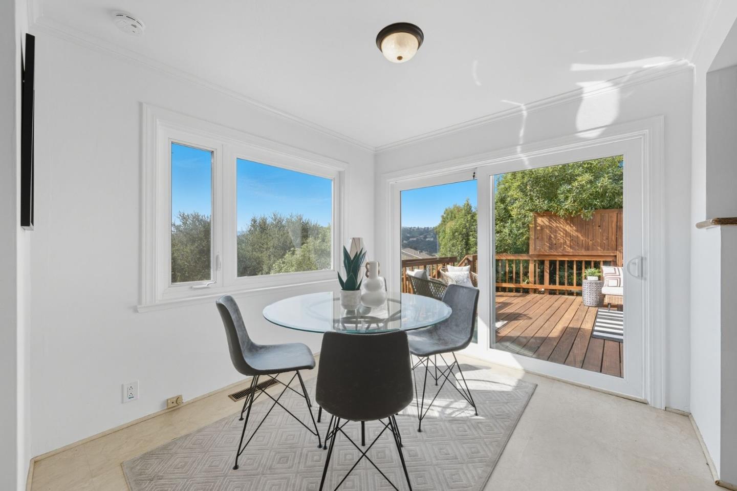 Detail Gallery Image 12 of 25 For 46 Arch Ln, San Carlos,  CA 94070 - 3 Beds | 2/1 Baths