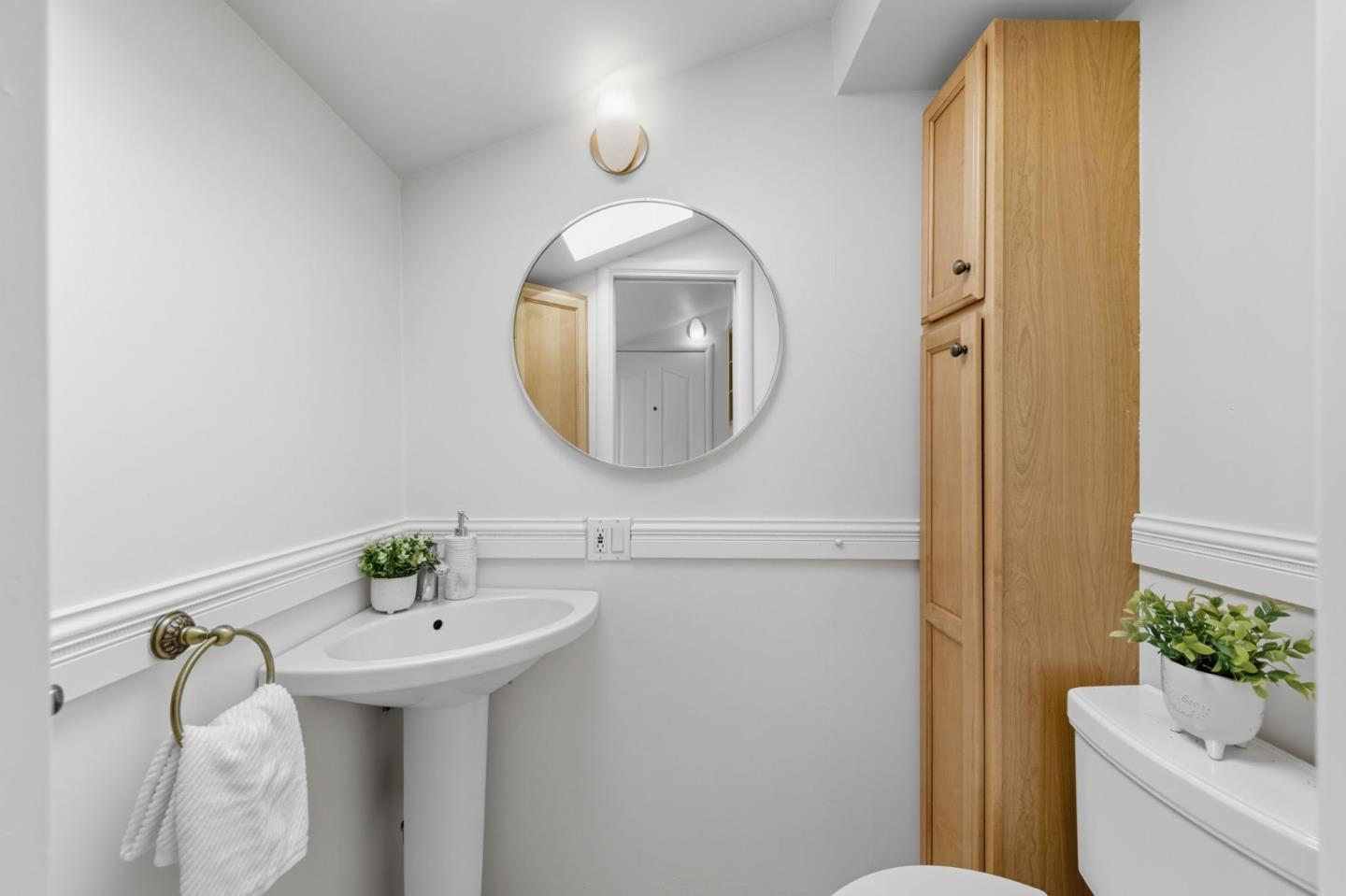 Detail Gallery Image 18 of 25 For 46 Arch Ln, San Carlos,  CA 94070 - 3 Beds | 2/1 Baths