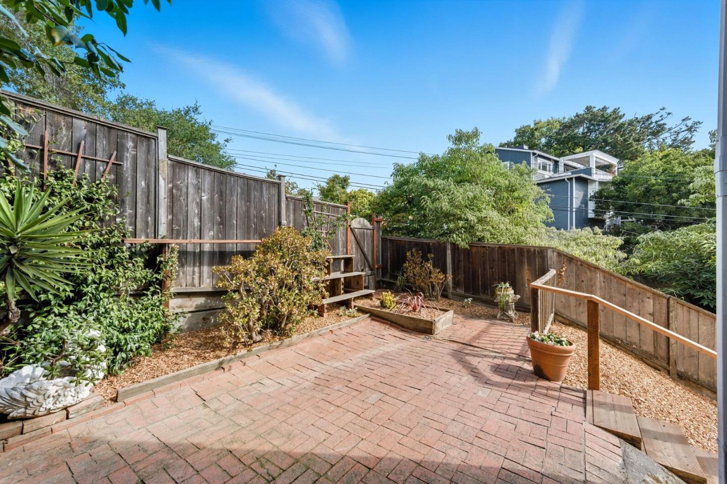 Detail Gallery Image 21 of 25 For 46 Arch Ln, San Carlos,  CA 94070 - 3 Beds | 2/1 Baths