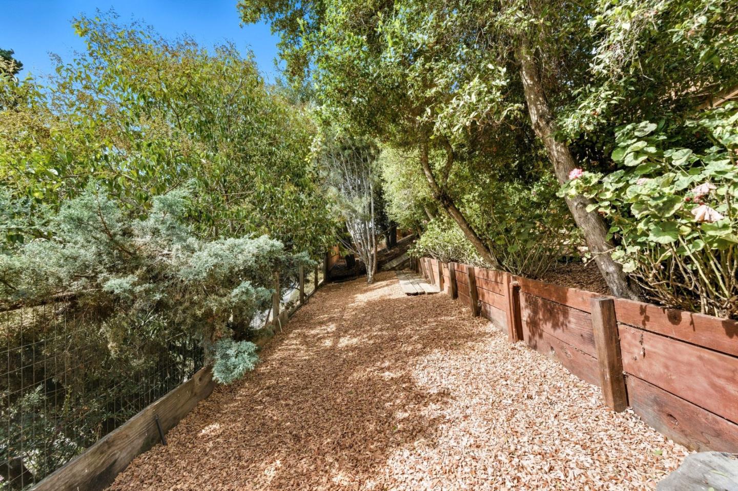 Detail Gallery Image 23 of 25 For 46 Arch Ln, San Carlos,  CA 94070 - 3 Beds | 2/1 Baths