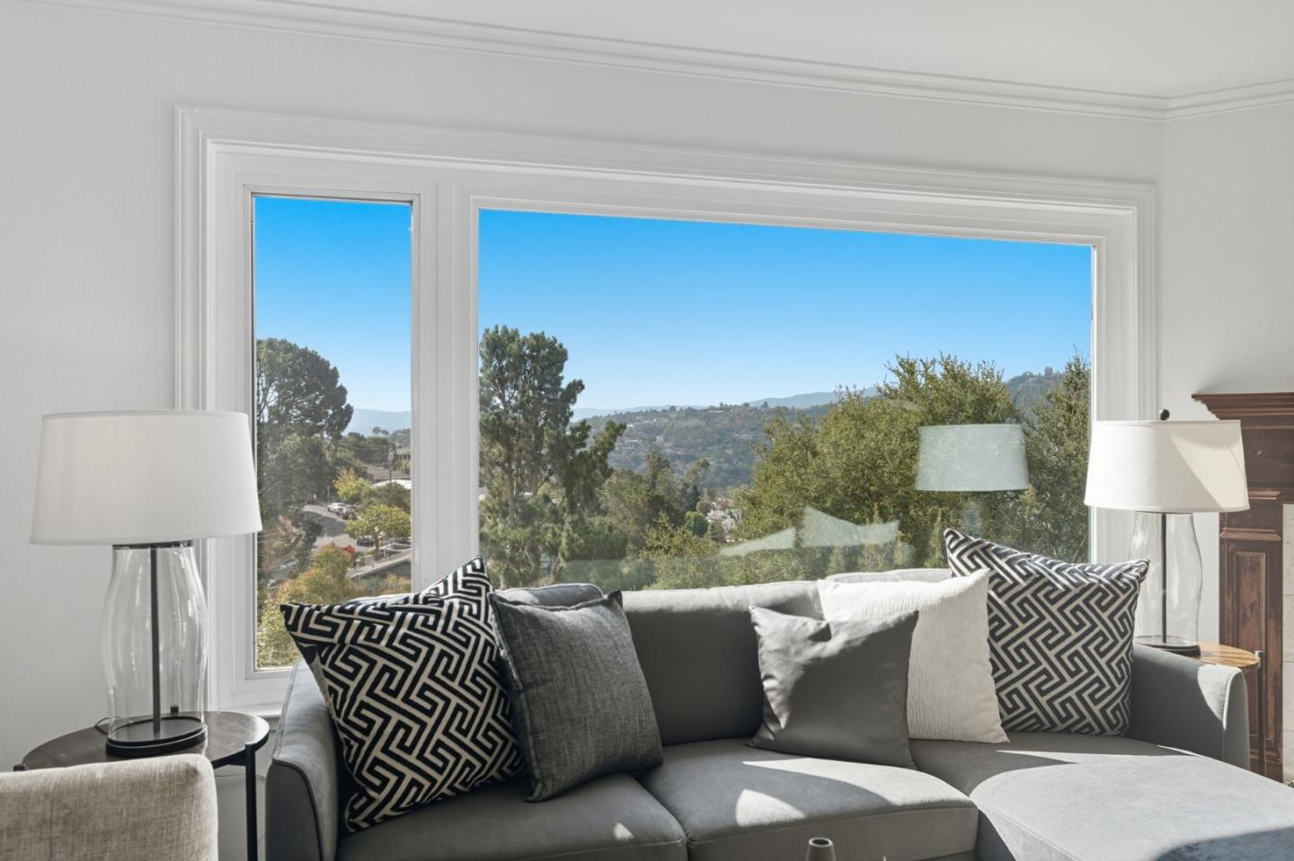Detail Gallery Image 4 of 25 For 46 Arch Ln, San Carlos,  CA 94070 - 3 Beds | 2/1 Baths