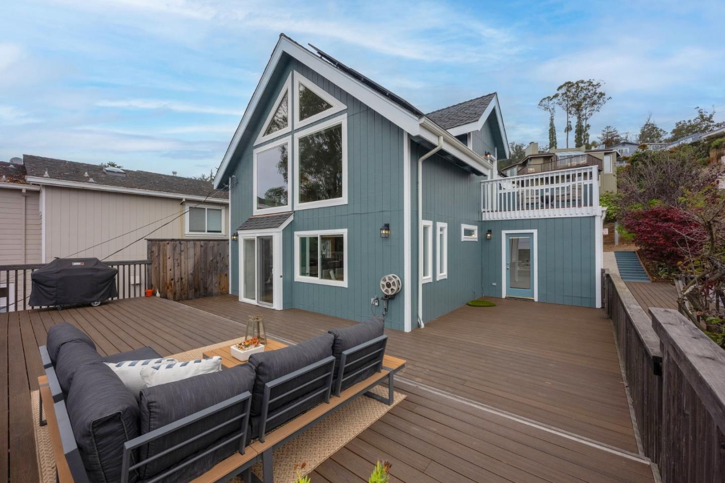 Detail Gallery Image 10 of 47 For 1107 Columbus St, El Granada,  CA 94018 - 3 Beds | 2 Baths