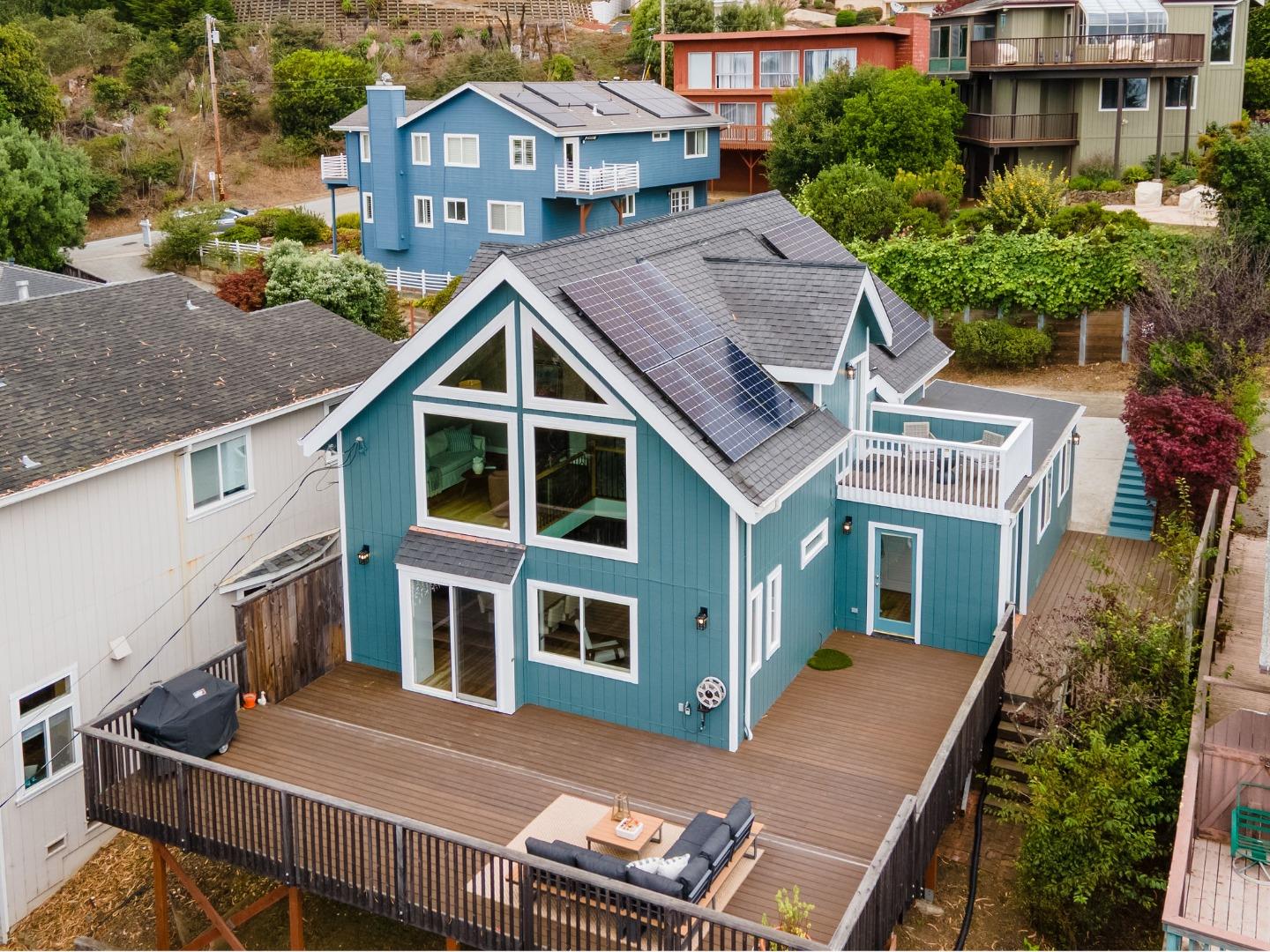 Detail Gallery Image 6 of 47 For 1107 Columbus St, El Granada,  CA 94018 - 3 Beds | 2 Baths