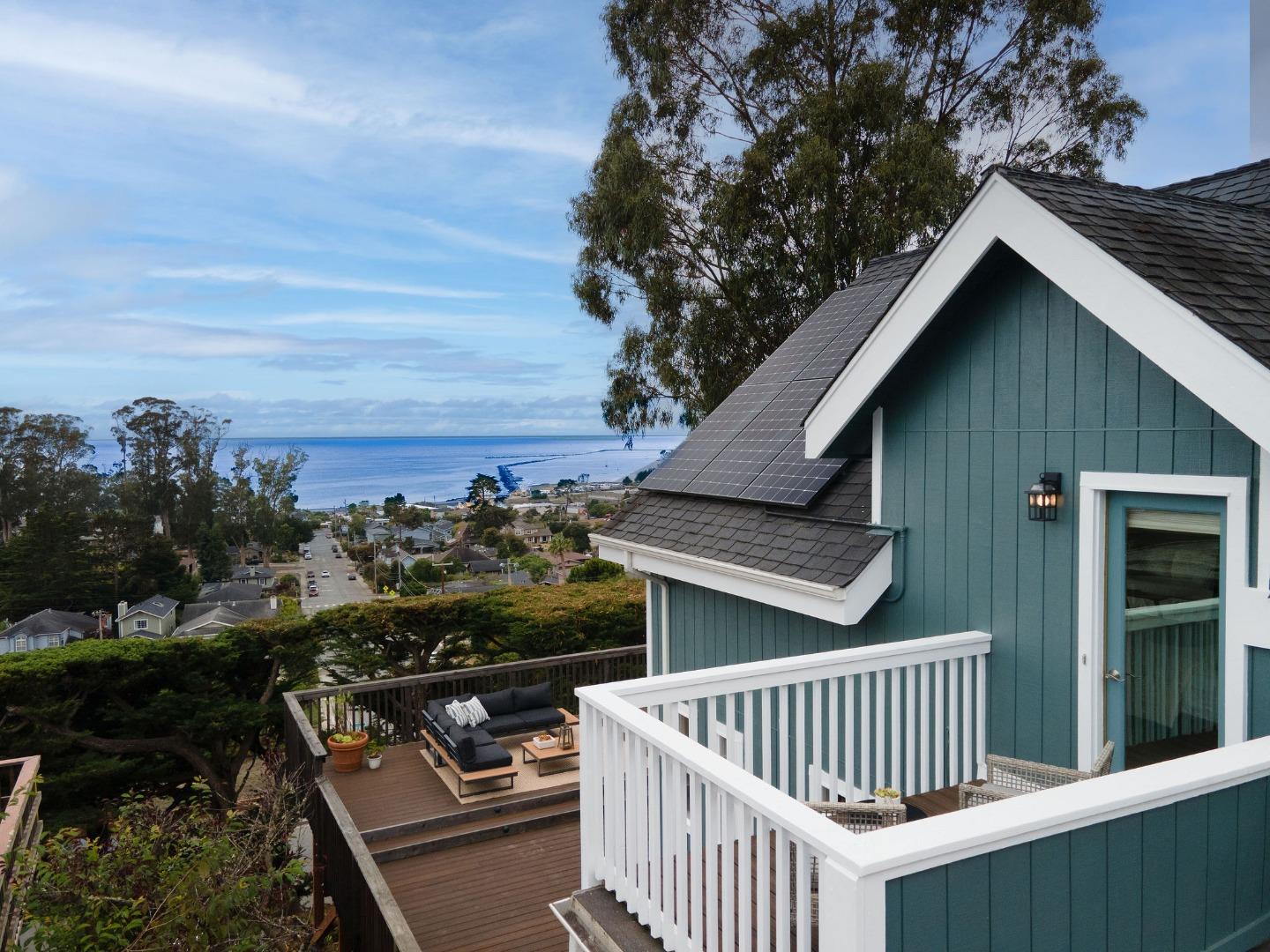Detail Gallery Image 8 of 47 For 1107 Columbus St, El Granada,  CA 94018 - 3 Beds | 2 Baths