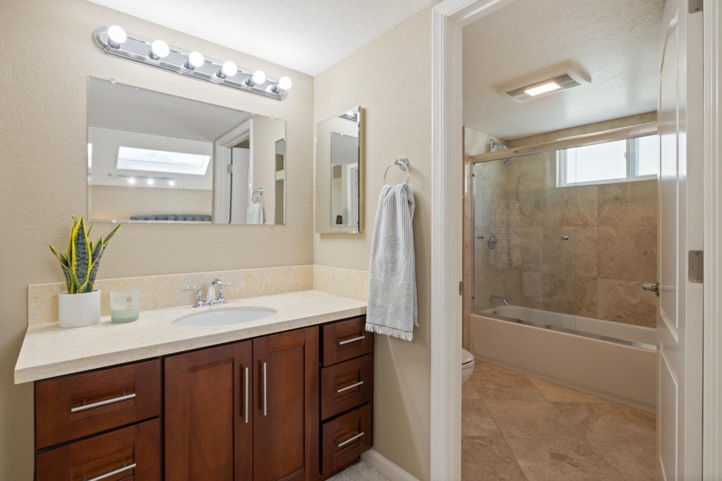 Detail Gallery Image 13 of 42 For 4750 Capitola Rd, Capitola,  CA 95010 - 3 Beds | 2/1 Baths