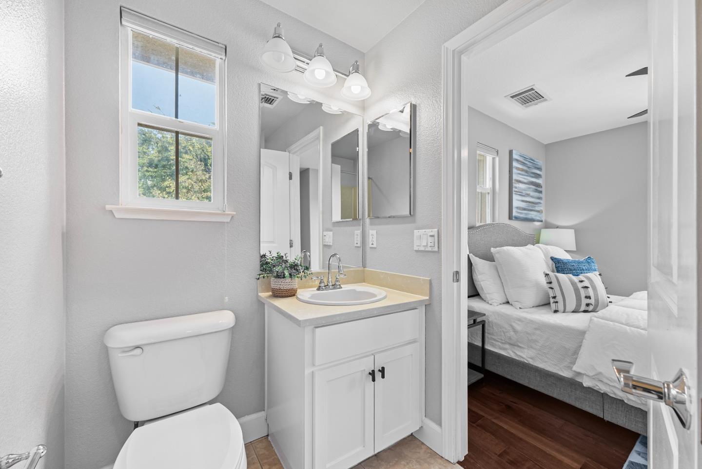 Detail Gallery Image 15 of 25 For 1810 Hillebrant Pl, Santa Clara,  CA 95050 - 3 Beds | 3/1 Baths