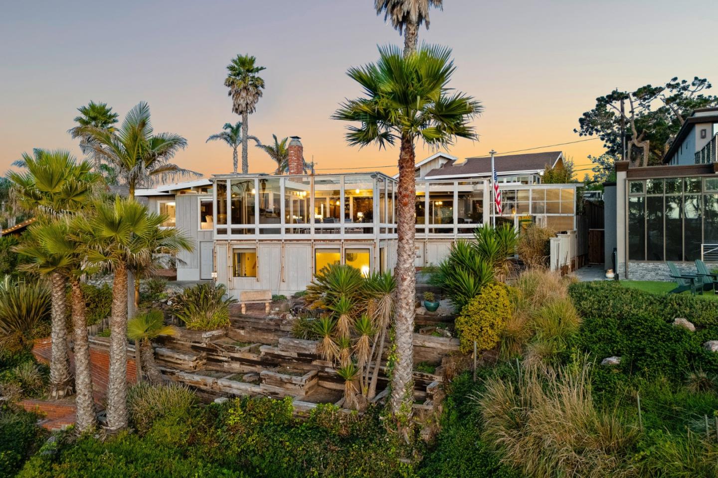 Detail Gallery Image 3 of 73 For 151 Blackpoint Ln, Santa Cruz,  CA 95062 - 3 Beds | 2 Baths