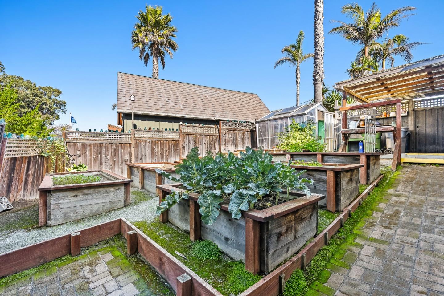 Detail Gallery Image 62 of 73 For 151 Blackpoint Ln, Santa Cruz,  CA 95062 - 3 Beds | 2 Baths